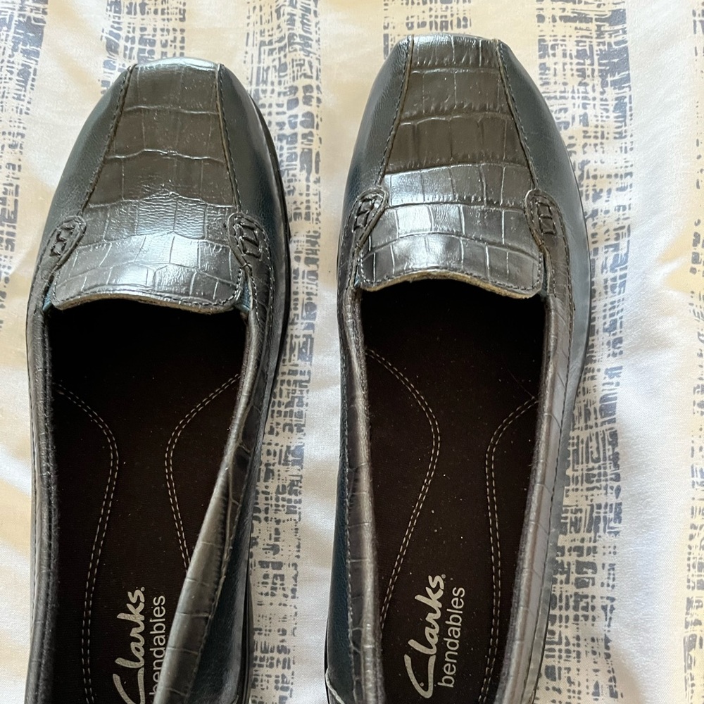 Navy leather Clarks 7.5 flats just beautiful